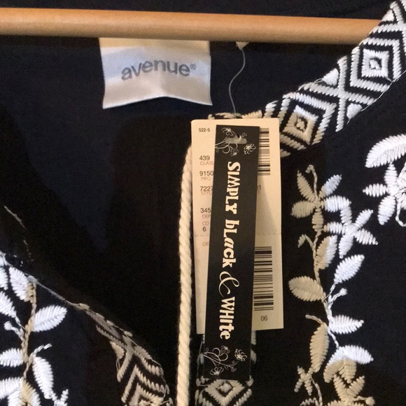 Black embroidered short sleeve top - Picture 5 of 6